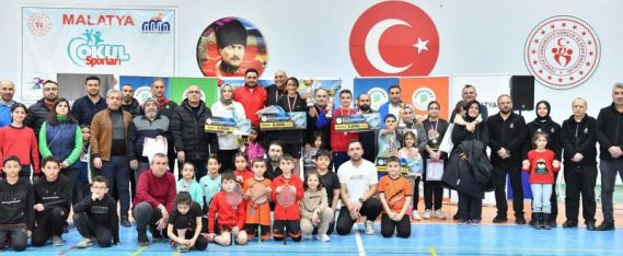 Aileler Arası Badminton Turnuvası Büyük Bir Heyecana Sahne Oldu