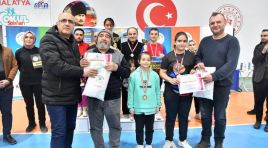 Aileler Arası Badminton Turnuvası Büyük Bir Heyecana Sahne Oldu