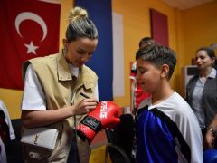 Olimpiyat İkincisi Milli Boksör Hatice Akbaş, Yeşilyurt Belediyesi Kick-Boks Sporcularıyla Buluştu