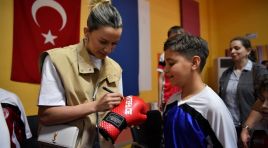 Olimpiyat İkincisi Milli Boksör Hatice Akbaş, Yeşilyurt Belediyesi Kick-Boks Sporcularıyla Buluştu