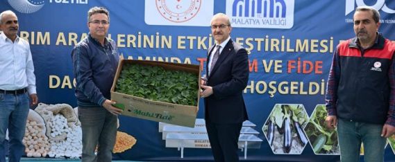 Vali Seddar Yavuz, “14 Mayıs Dünya Çiftçiler Günü” Kapsamında Tohum, Fide ve Ekipman Dağıtım Törenine Katıldı