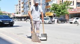 Temizlik Hizmetleriyle, Yeşilyurt’un Temiz Ve Düzenli İmajı Korunuyor