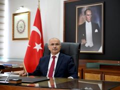 BABALARIMIZ HAYATIMIZIN HER ANINDA KOCA BİR ÇINAR GİBİ ARKAMIZDA DURMAKTADIRLAR