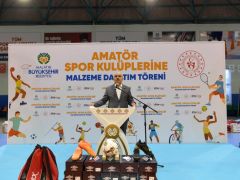 Amatör Spor Kulüplerine 10 Milyon TL Değerinde Spor Malzemesi Desteği