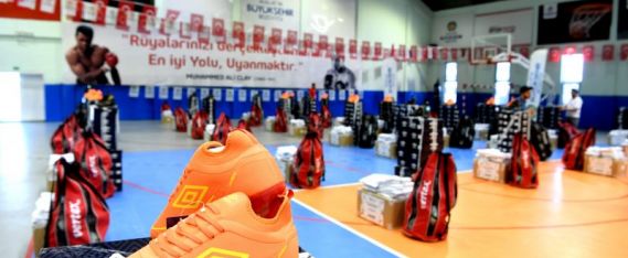 Amatör Spor Kulüplerine 10 Milyon TL Değerinde Spor Malzemesi Desteği
