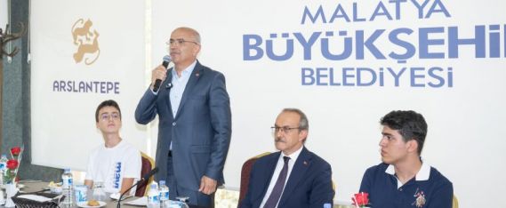 Malatya’da Başarılı Öğrenciler Onuruna Yemek Düzenlendi