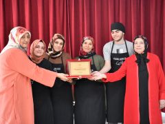 Maharetli Eller, En Güzel Analı-Kızlı Yemeğini Yapmak İçin Yarıştı