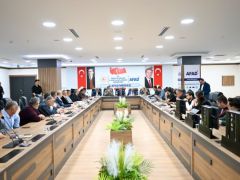 Vali Seddar Yavuz TOKİ ve Emlak Konut Müteahhitleri ile Toplantı Gerçekleştirdi