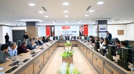 Vali Seddar Yavuz TOKİ ve Emlak Konut Müteahhitleri ile Toplantı Gerçekleştirdi
