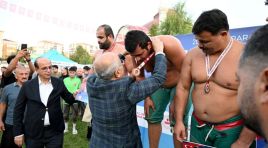 20. ULUSLARARASI TURGUT ÖZAL KARAKUCAK GÜREŞLERİ BÜYÜK ÇEKİŞMELERE SAHNE OLDU