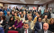 Londra’da ” Zirvedekiler” kitabı lansmanı muhteşem bir katılım ile gerçekleştirildi