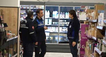 BÜYÜKŞEHİR ZABITASINDAN KURALLARA UYMAYAN İŞ YERLERİNE KAPATMA CEZASI