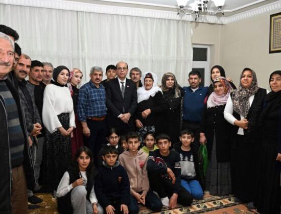 Başkan Geçit’ten Dört Kuşağın Bir Arada Yaşadığı Aileye Ziyaret!