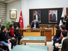 MİNİK YÜREKLERDEN BAŞKAN ER’E ANLAMLI ZİYARET