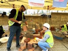 GENÇ MÜHENDİS ADAYLARI DUVAR ÖRME YARIŞMASINDA TER DÖKTÜ
