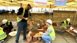 GENÇ MÜHENDİS ADAYLARI DUVAR ÖRME YARIŞMASINDA TER DÖKTÜ