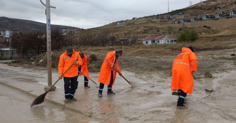 BATTALGAZİ BELEDİYESİ’NDEN PINARBAŞI GÖLETİ ÇEVRESİNDE DETAYLI TEMİZLİK