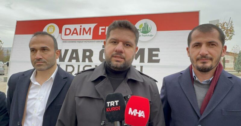 GENÇ MÜHENDİS ADAYLARI DUVAR ÖRME YARIŞMASINDA TER DÖKTÜ