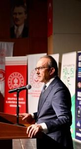 Vali Seddar Yavuz’un Katılımı İle  “Aile İçi İletişim , Şiddet, Madde Bağımlılığı ve En İyi Narkotik Polisi Anne”  Konulu Konferans Gerçekleştirildi