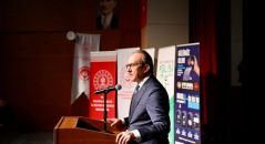 Vali Seddar Yavuz’un Katılımı İle “Aile İçi İletişim , Şiddet, Madde Bağımlılığı ve En İyi Narkotik Polisi Anne” Konulu Konferans Gerçekleştirildi