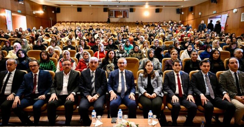 Vali Seddar Yavuz’un Katılımı İle  “Aile İçi İletişim , Şiddet, Madde Bağımlılığı ve En İyi Narkotik Polisi Anne”  Konulu Konferans Gerçekleştirildi