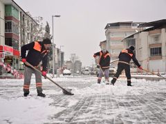 Yeşilyurt Belediyesi Karla Mücadele Ekiplerinden Kesintisiz Hizmet!