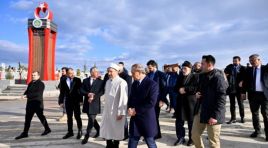 Diyanet İşleri Başkanı Arpaguş, Deprem Şehitliğinde Dua Etti