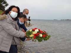 Aydın’da mübadiller anısına denize çiçek