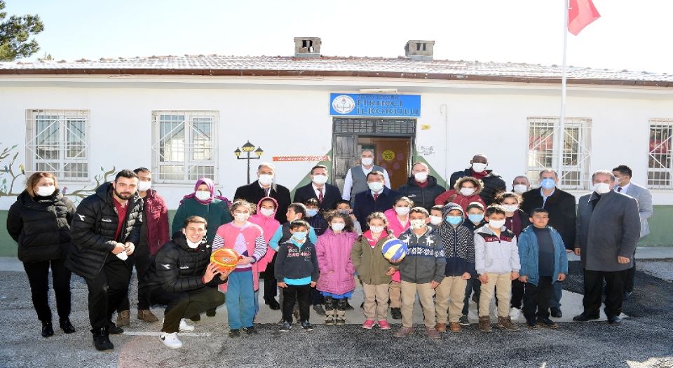 Başkan Selahattin Gürkan’dan Fırıncılı öğrencilere sürpriz