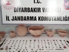 Diyarbakır Jandarması’ndan tarihi eser kaçakçılarına suç üstü