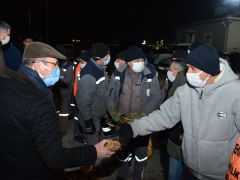 Kırşehir’de Başkan Ekicioğlu, gece mesaisi yapan personelinin kandilini kutladı