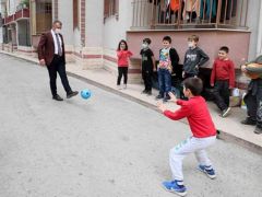 Kocaeli’de çocukluğunu yaşadı