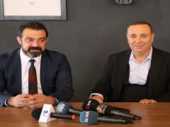 AK Parti Siirt’te gazetecilere hedef yatırımları anlattı