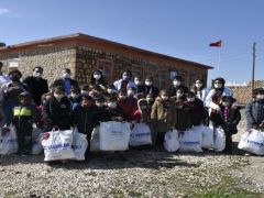 Mardin’de sağlık çalışanları köy okullarını unutmadı