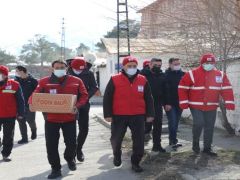 Erzincan’da Türk Kızılayı gıda kolisi dağıttı