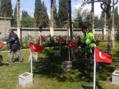 İzmir Bergama’da şehitlikler 18 Mart’a hazır