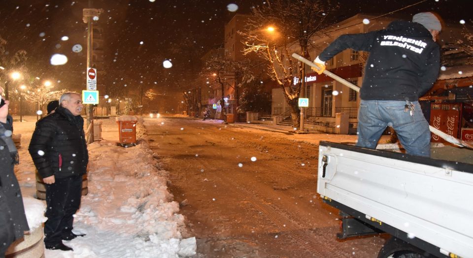 Bursa Yenişehir’den zorlu kar mesaisi