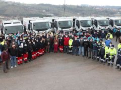 Kocaeli İzmit’te mesaiye temizlik işçileriyle başladı