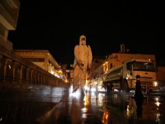 Mardin caddeleri sabunlu sularla dezenfekte edildi