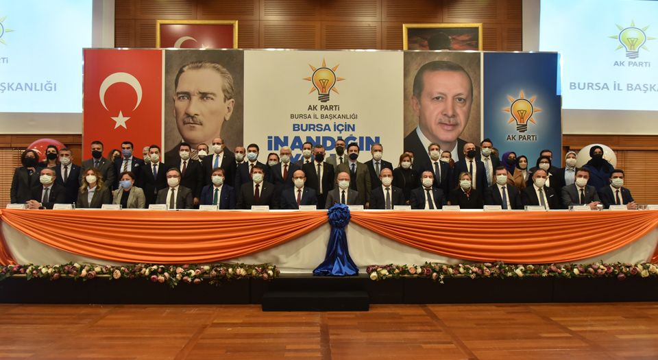 AK Parti Bursa’da yeni yönetimini tanıttı