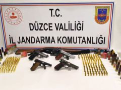 Düzce’de çok sayıda suç unsuru malzeme ele geçirildi