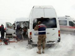 Bitlis’te trafik kazası: 17 yaralı