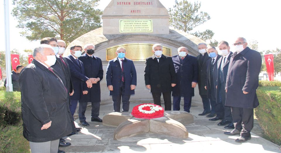 Erzincan’da deprem şehitleri unutulmadı