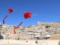 Mardin semalarını kırmızı kalpler kapladı