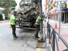 Manisa’da yağmur suyu ızgaraları temizleniyor